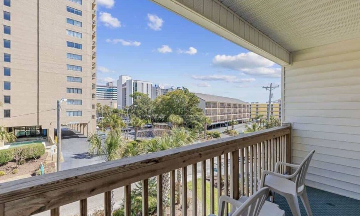 Myrtle Beach Condo | Cozy Beach Condo,Pool,Sm Dogs ok,D31