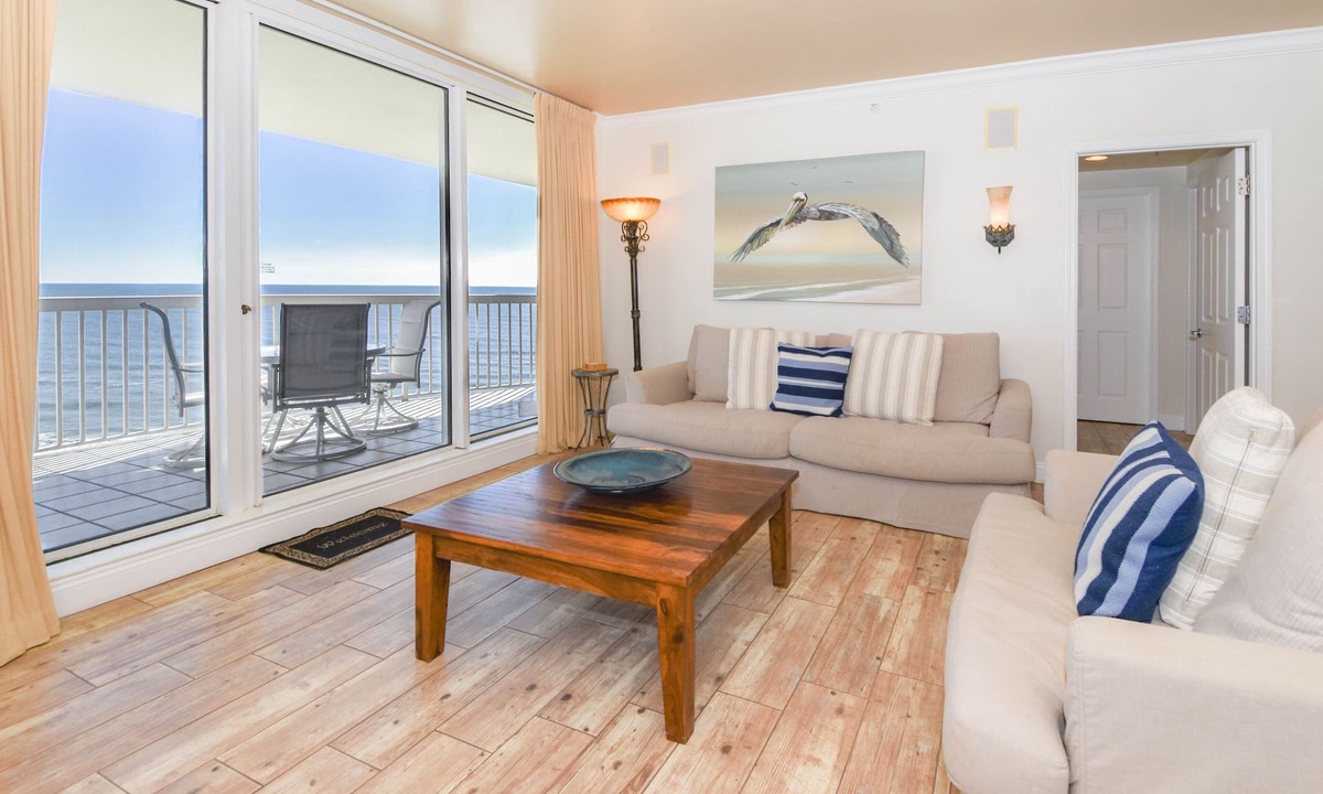 Fort Walton Beach - Destin Condo | Cozy beachfront condo w/private balcony & elevator in Destin! ☀🌺🐚