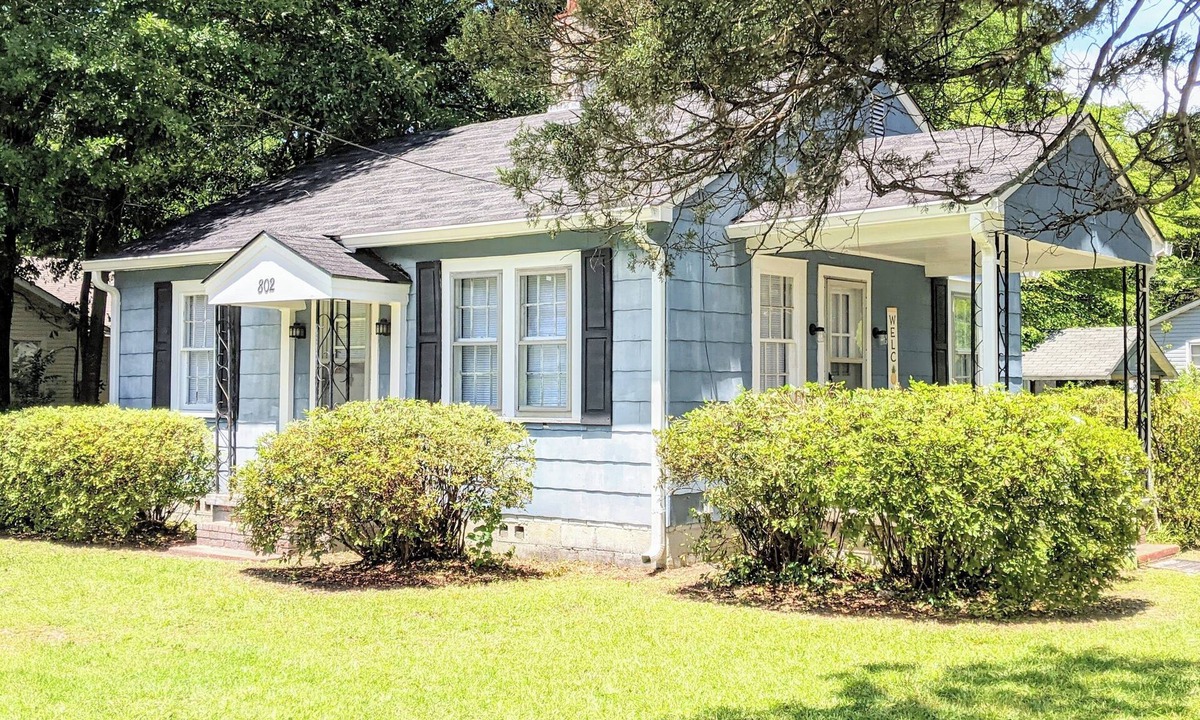 Hartsville Cottage | Cozy Blue Cottage 2BR/1BA