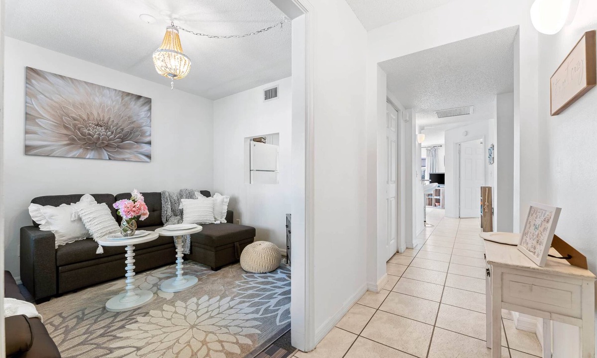 Trailer Estates Apartment | Cozy & Bright. Minutes to Anna Maria Island, IMG & More