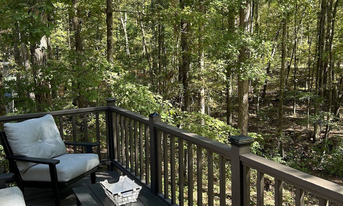 Pine Mountain Valley Cabin | Cozy cabin close to Callaway Gardens & Great Wolf Lodge. Pet-friendly!