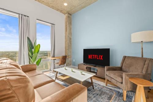 Channel District Apartment | Cozy Channelside 1BR Near DT Free Pool and Gym