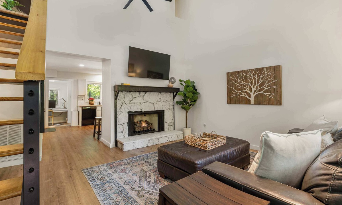 Fletcher House | Cozy Cottage | 2 min to WNC AG Center | Pet Friendly