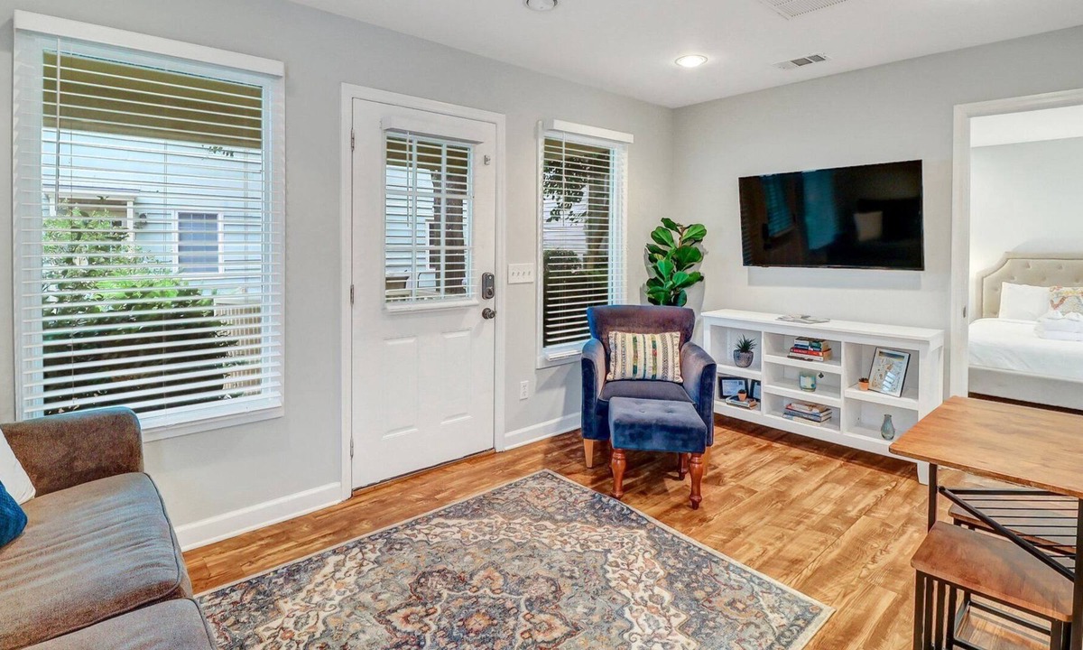 Beach Institute Cottage | Cozy Cottage Beneath Majestic Oak Trees w/ Outdoor Space by Lucky Savannah