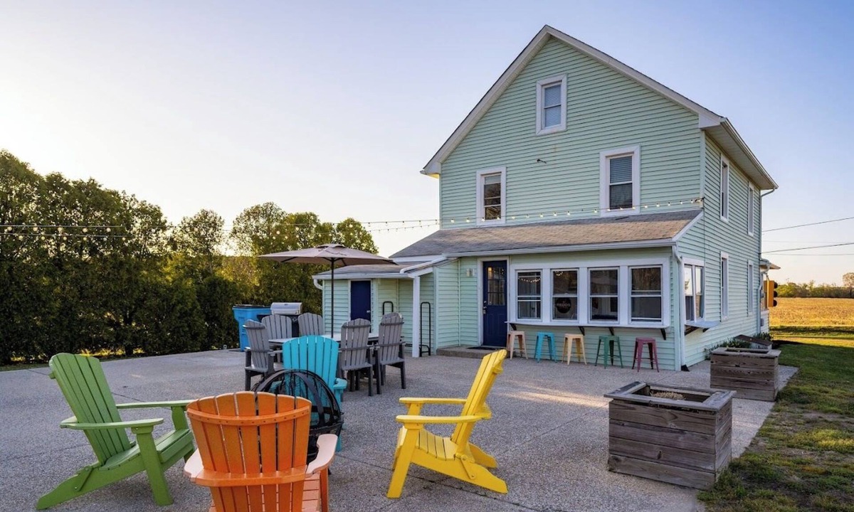 Berlin House | Cozy Cottage Mins 2 Beach - Outdoor Dining & Firepit