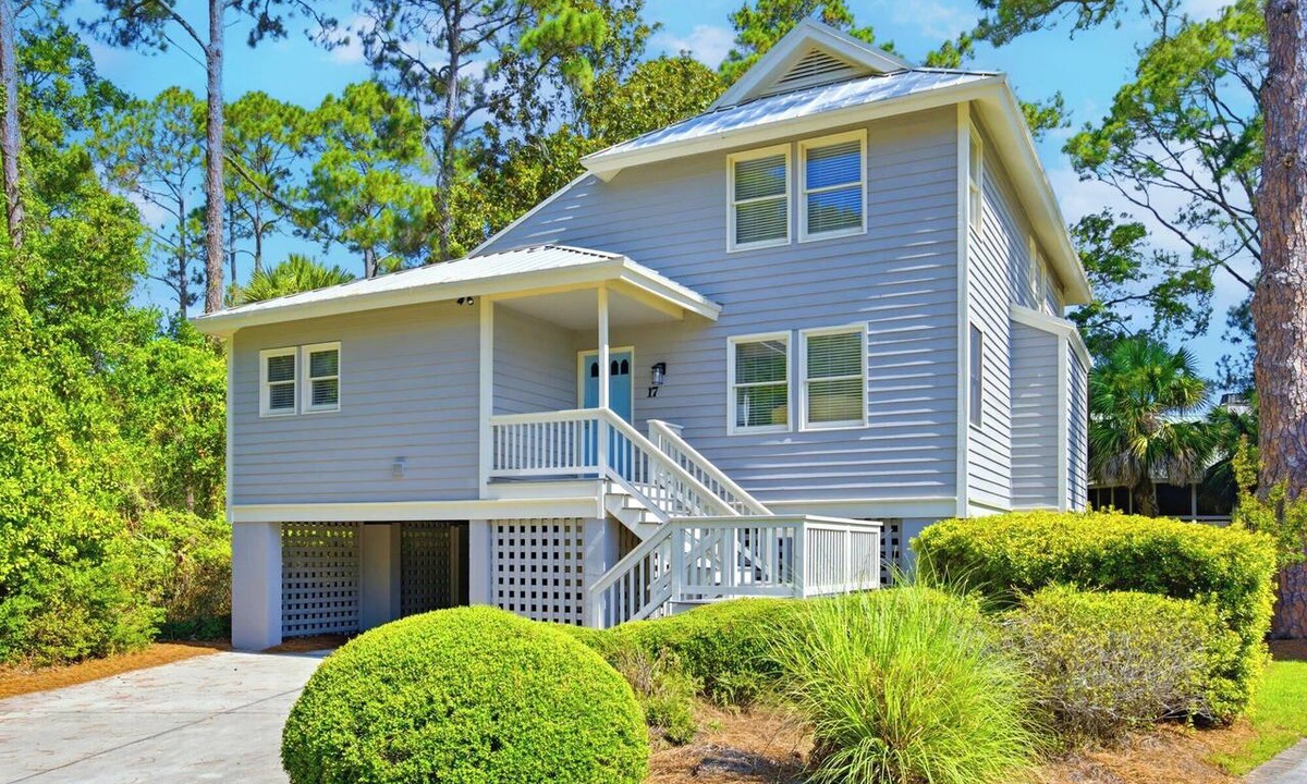 South Beach House | Cozy Dog-Friendly Cottage Near Salty Dog Cafe
