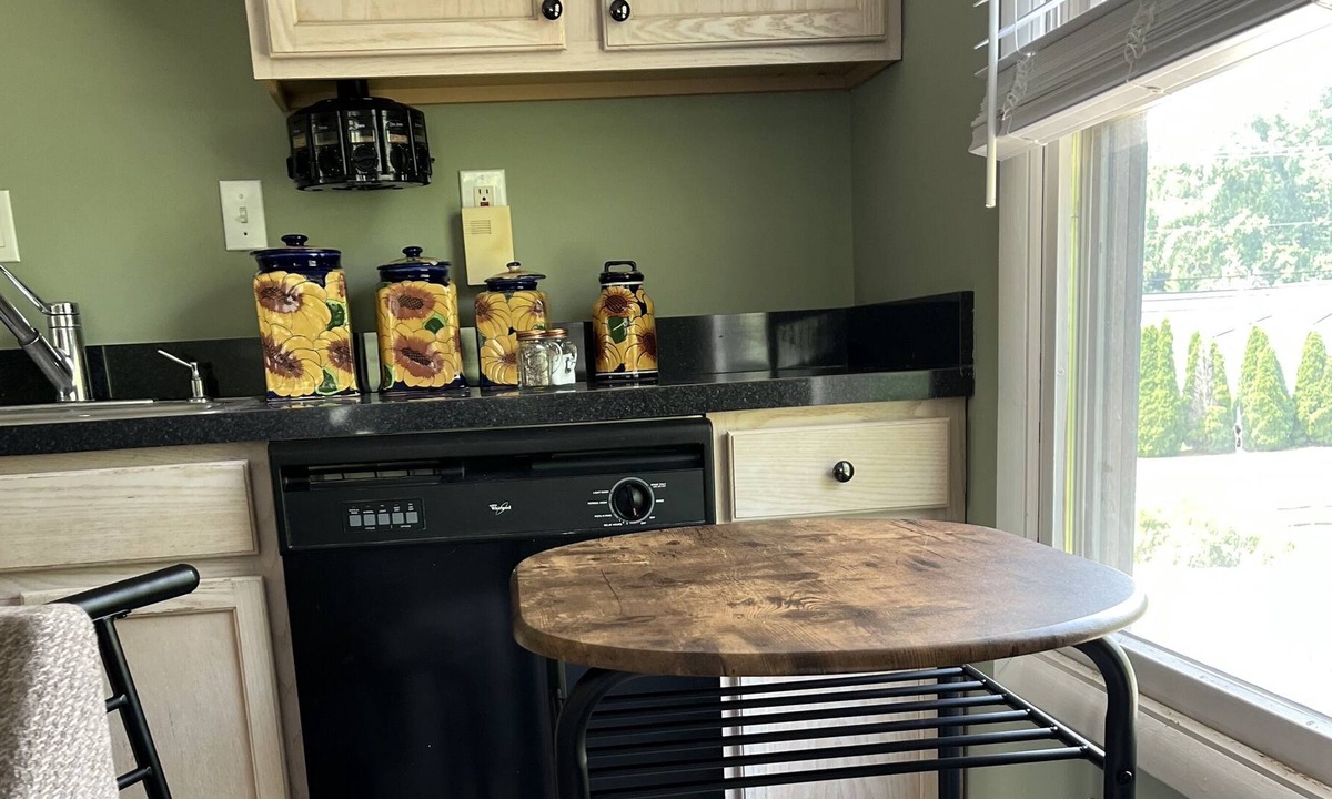 Green Creek Apartment | Cozy efficiency apartment with everything you’ll need to enjoy the shore
