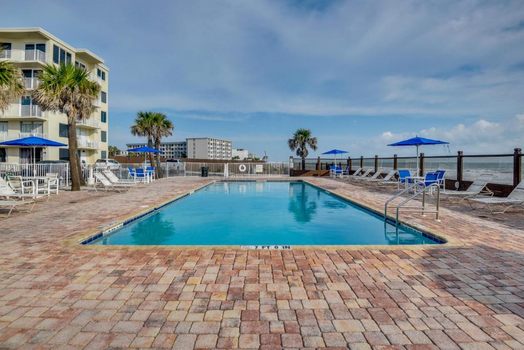 Bostwick Park Apartment | Cozy Florida Getaway with Pool Access and Ocean Views!