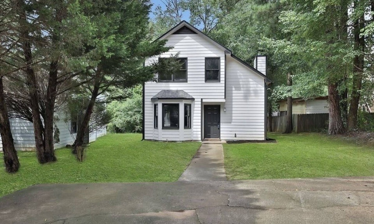 Gwinnett Place House | Cozy Freshly New Renovation House * New Listing* 1 mile to Hway I85