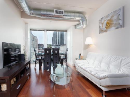 Center City West Apartment | Cozy Fully Furnished 2 Bedroom 2 Bathroom Apartment apts