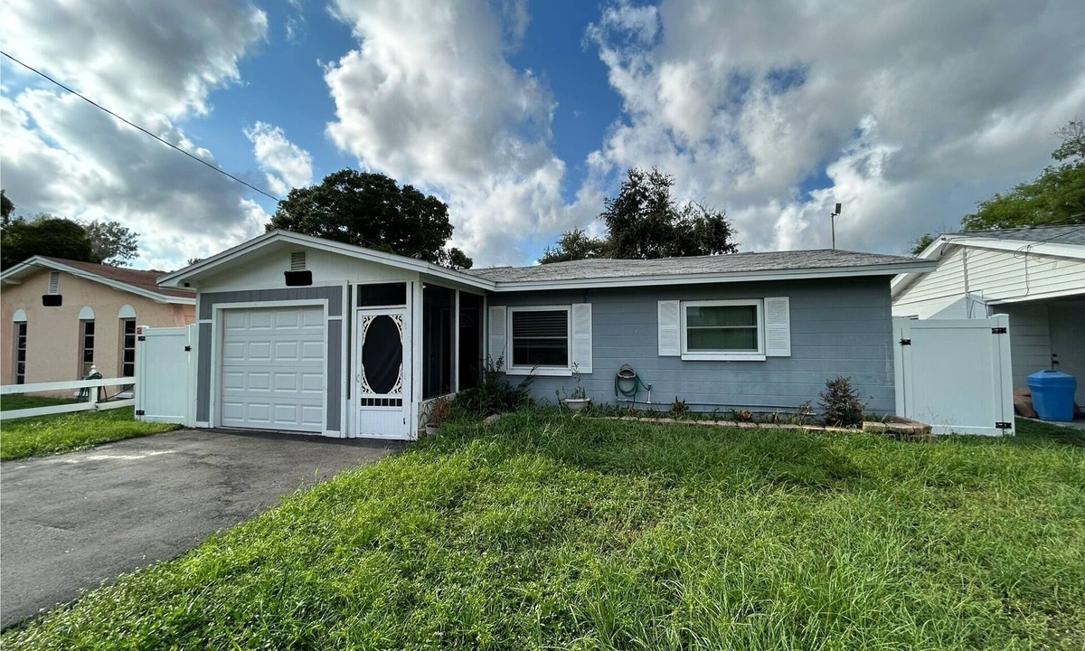 Pinellas Park House | Cozy Getaway: 3BR - 8PPL AC and WiFi Near Tampa Bay Beaches