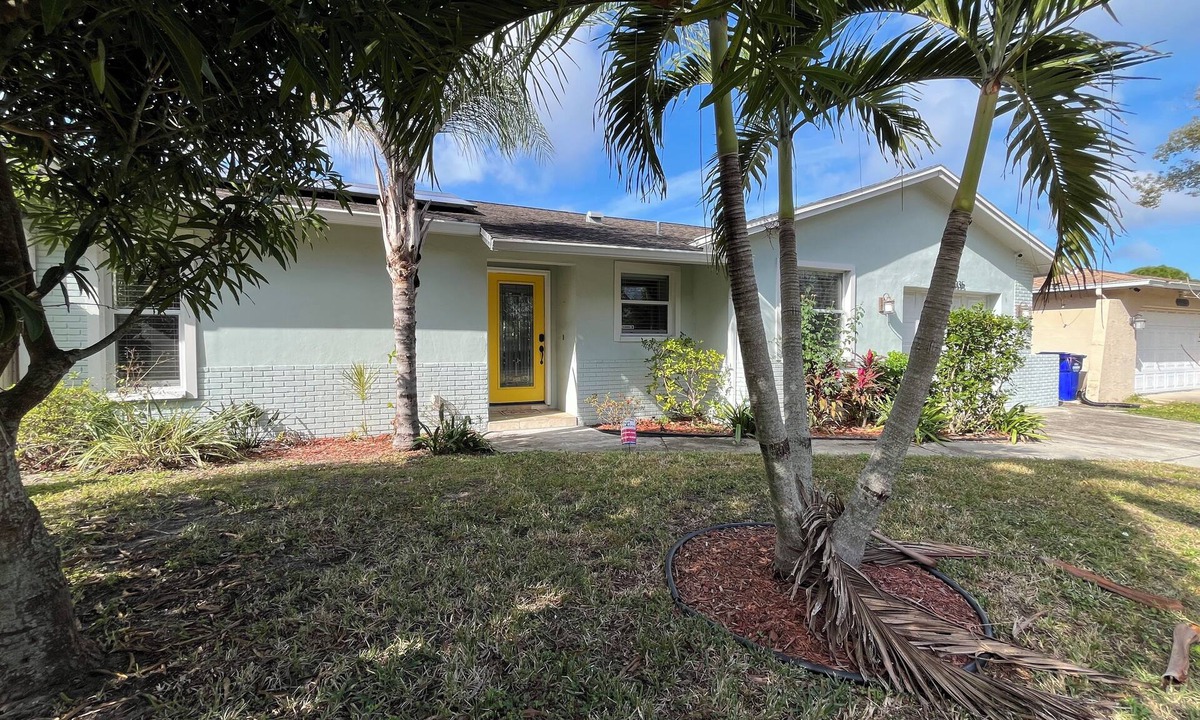 Palm Harbor House | Cozy Hen House Retreat