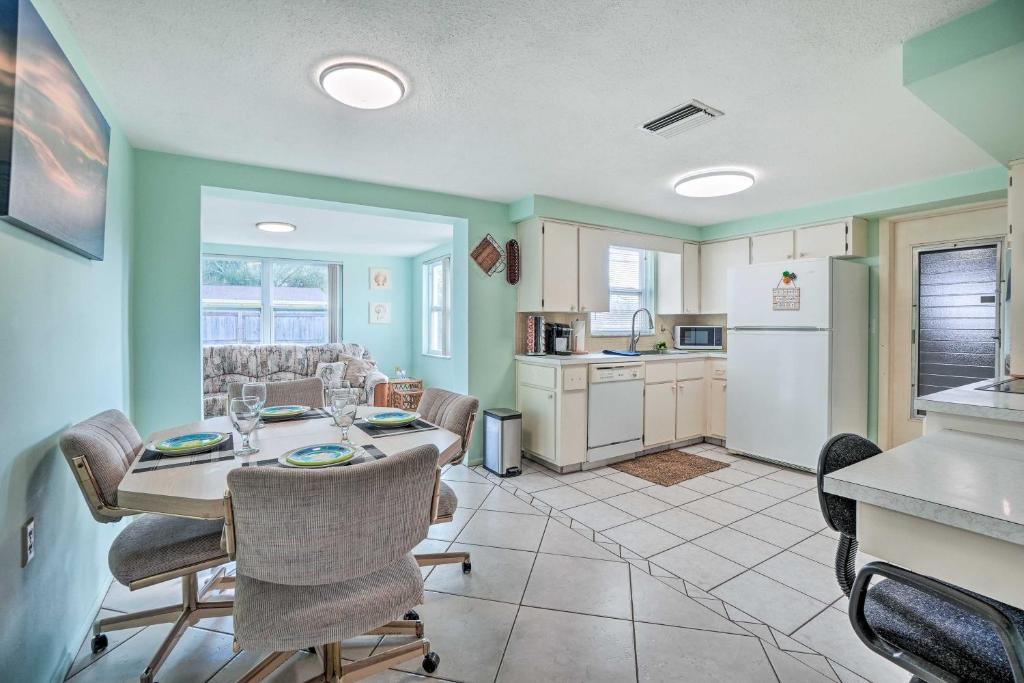 Forest Hills House | Cozy Holiday Home with Yard about 5 Mi to Beach!