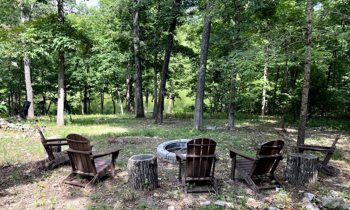 Myrtle House | Cozy Home - Fire Pit - Seasonal Fishing