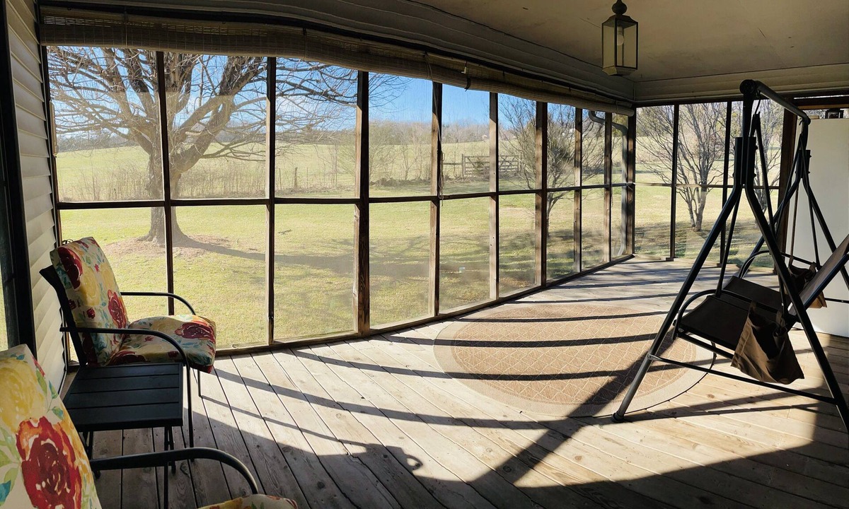 McMinn County House | Cozy house in the country close to town!
