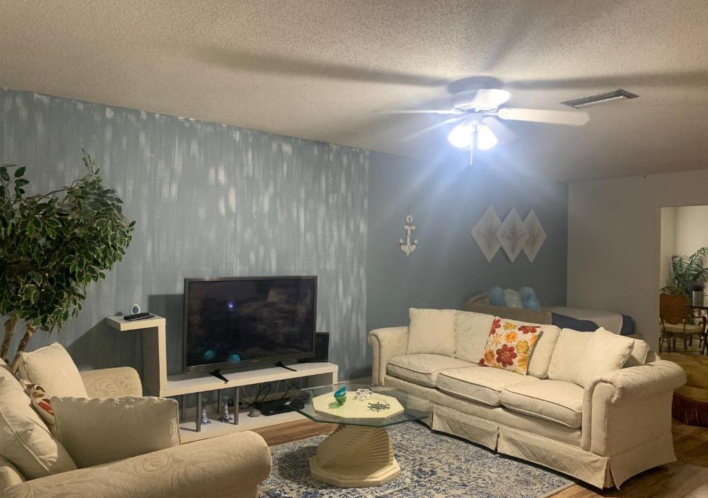 Ridge Wood Heights House | Cozy house. Only 10 minutes from the Siesta Key