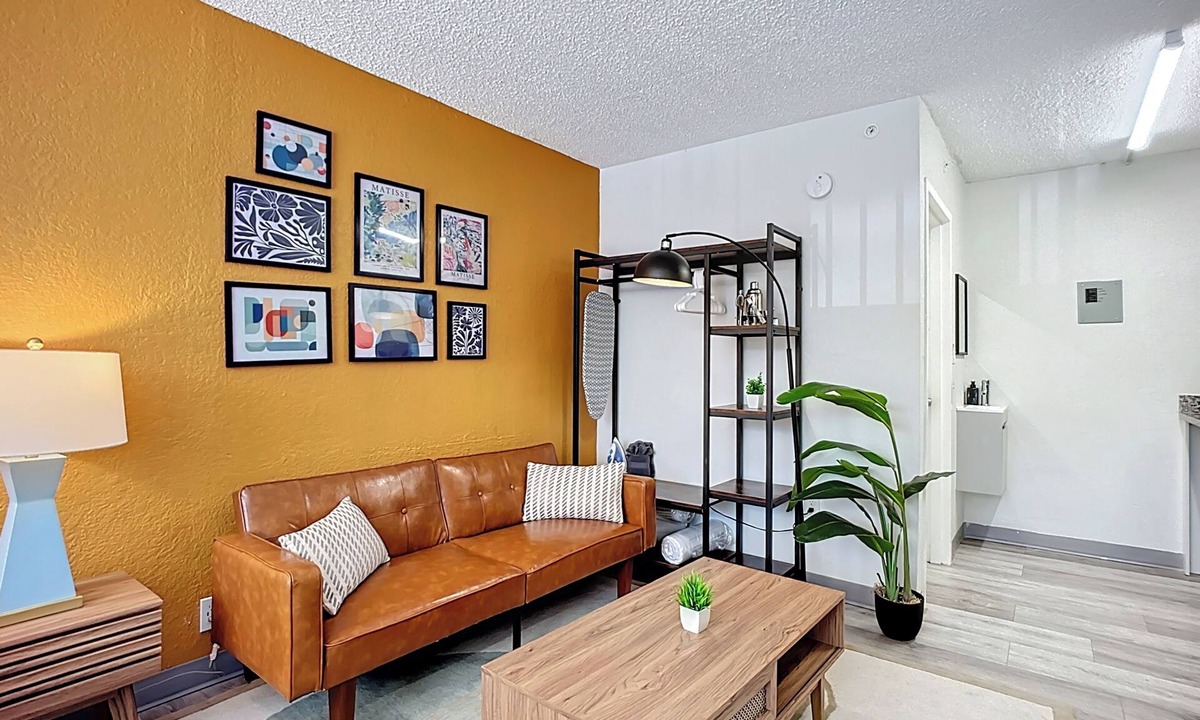 Highlands Apartment | Cozy King Studio | Zoo, DT & Jacksonville U