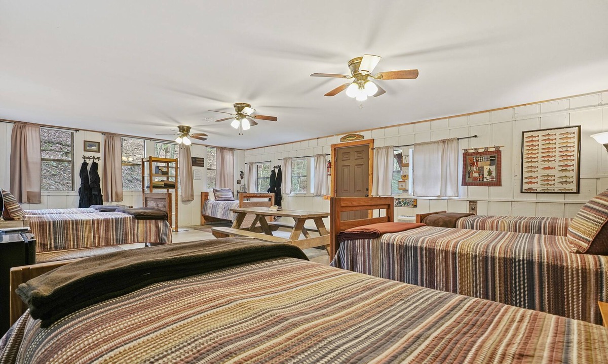 Ellijay Cabin | Cozy KOI COVE with AC and WiFi at magical Mulberry Gap!