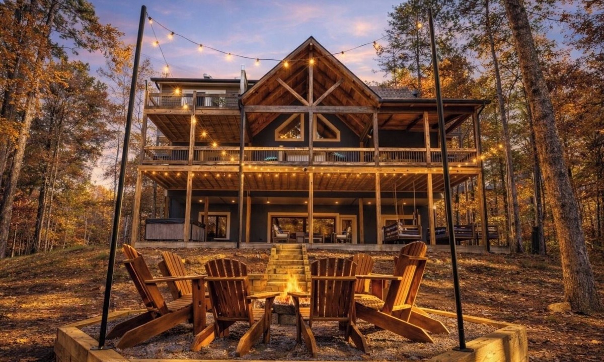 Ellijay Cabin | Cozy lux retreat with VIEWS and hot tub