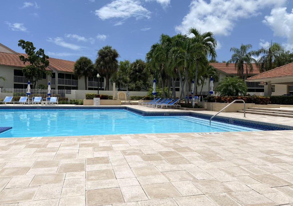 Land of the Presidents Apartment | Cozy Modern Private - Close to Beaches