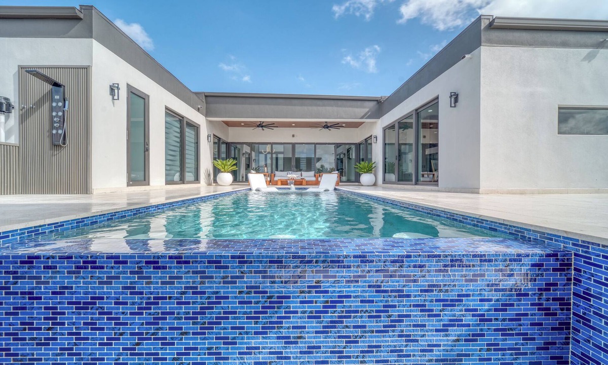 Mariner Villa | Cozy Modern Villa - Heated Pool & Spa - BBQ - Water View