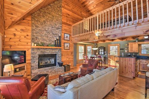 Blairsville House | Cozy Mountain Cabin - Panoramic Mountain Views
