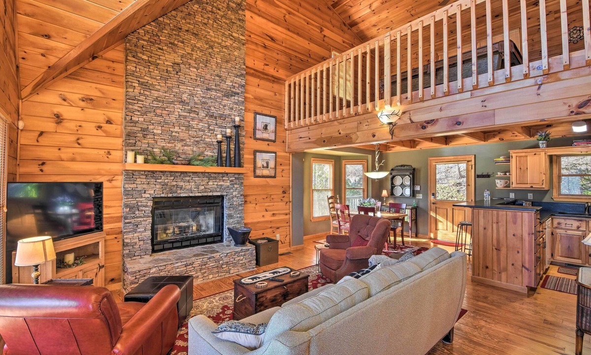 Blairsville Cabin | Cozy Mountain Cabin - Panoramic Mountain Views