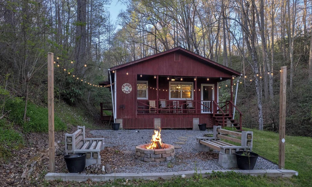 Whittier Cabin | Cozy Mountain Cottage in The Smokies
