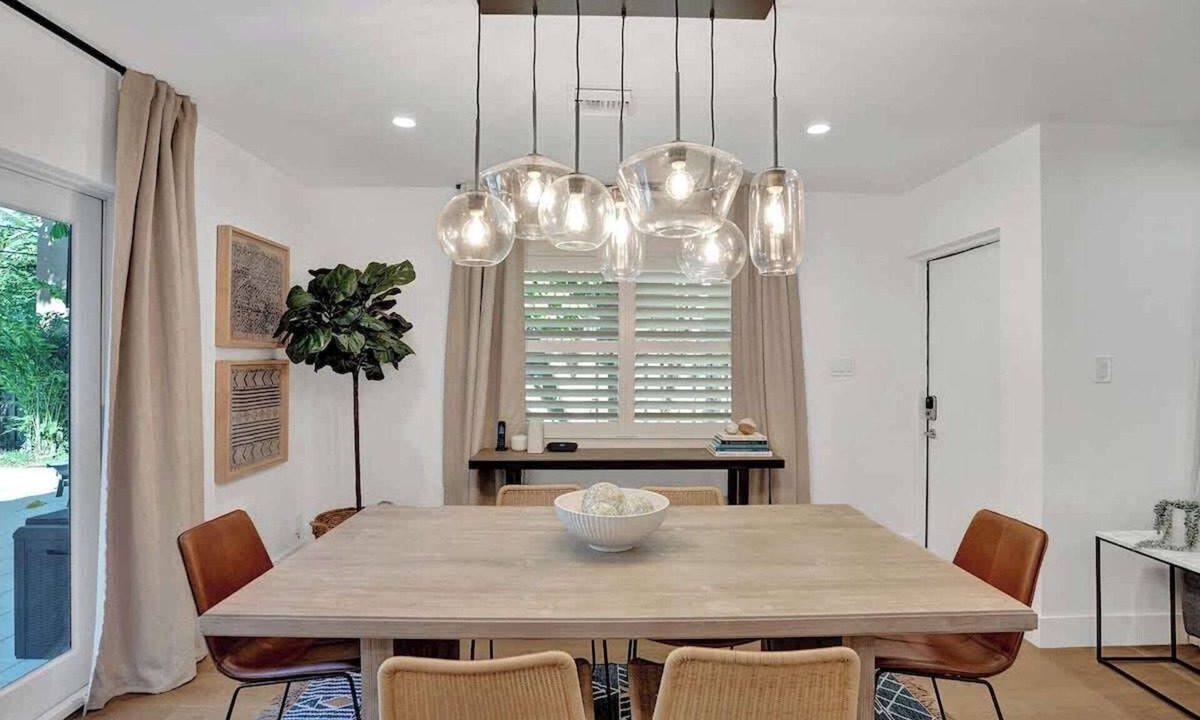 Lake Ridge Apartment | Cozy Oasis for 2 w/Insta-worthy Tropical Pool*