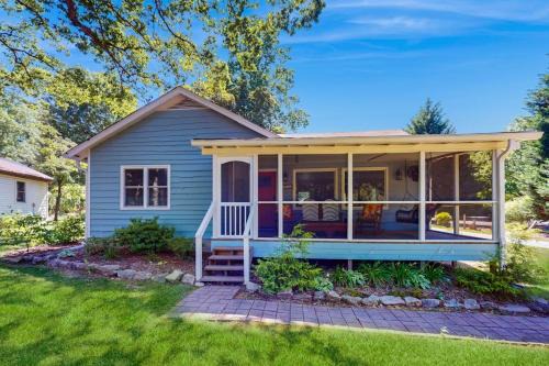 Flat Rock House | Cozy Pines