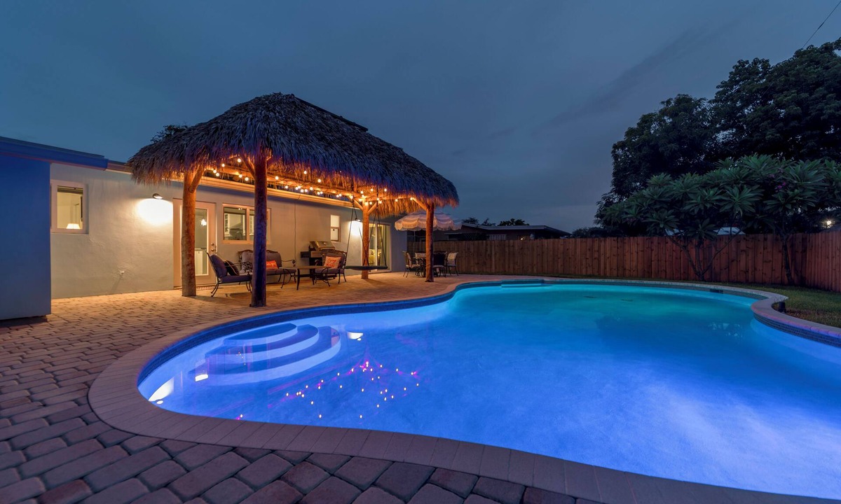 Deerfield Beach House | Cozy Pool house 1 mile to Deerfield Beach, Boca Raton, shopping & restaurants.