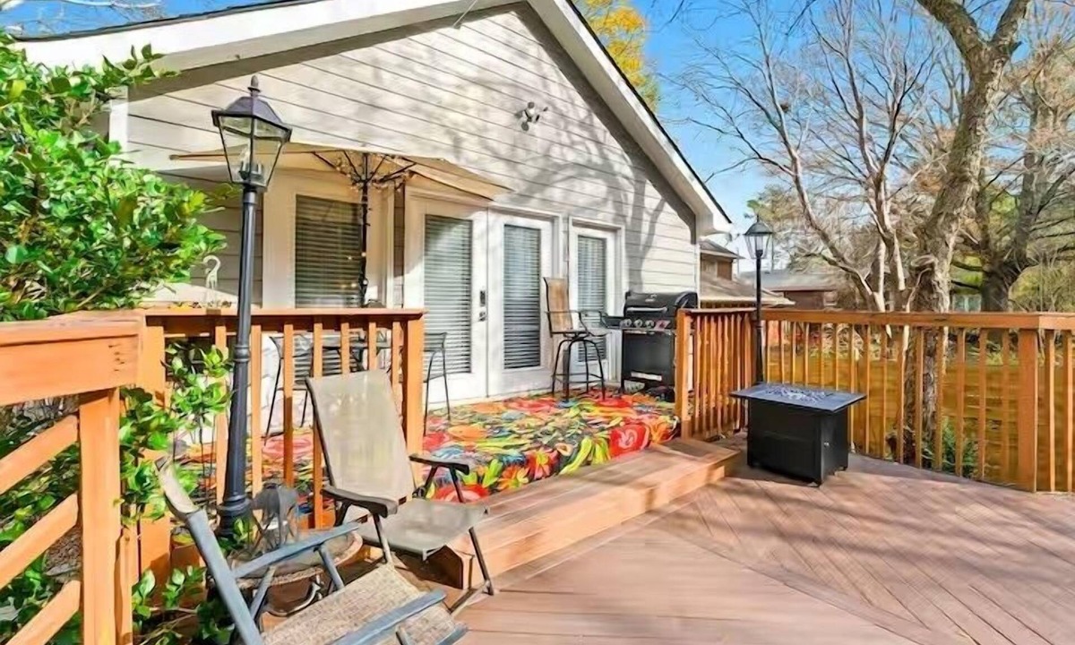 Lawrenceville House | Cozy Poolhouse Retreat, Private and pet friendly in Lawrenceville