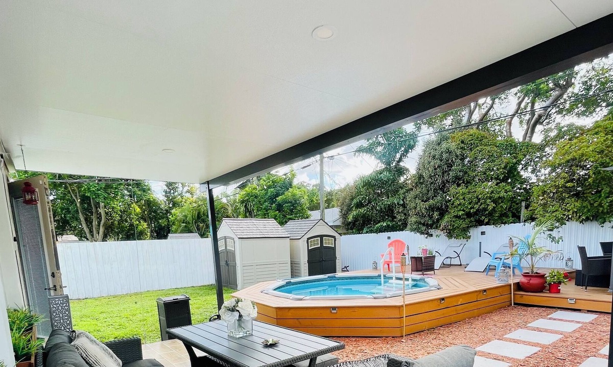 North Andrews Gardens Apartment | Cozy private studio room with pool access near Wilton Manors and the beach.