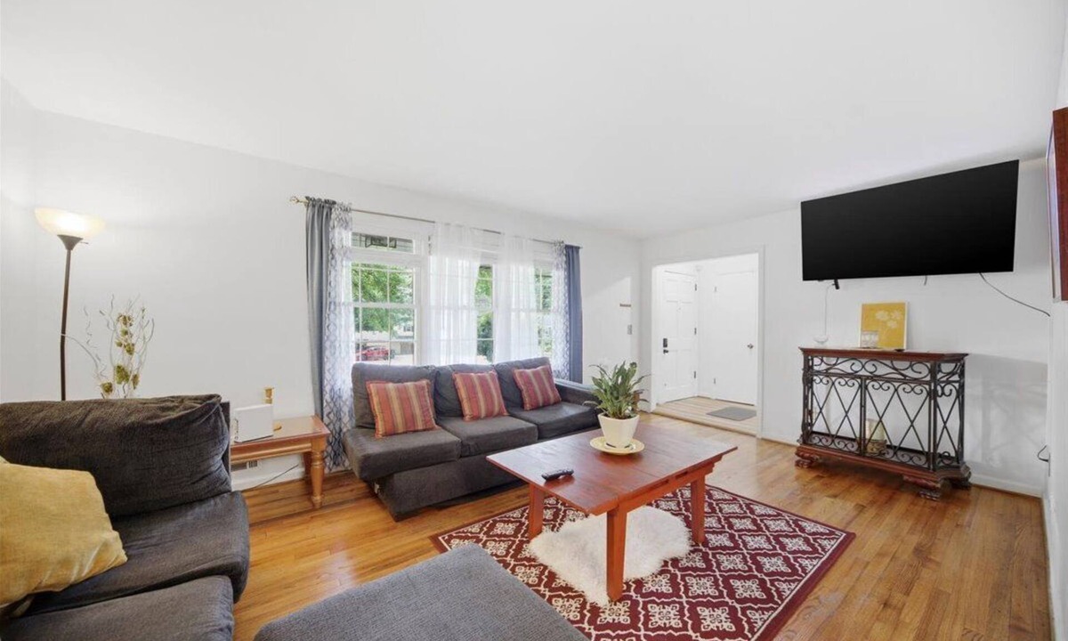 Stone Mountain House | Cozy & Quiet Stay | 3 Min to Stone Mountain Park