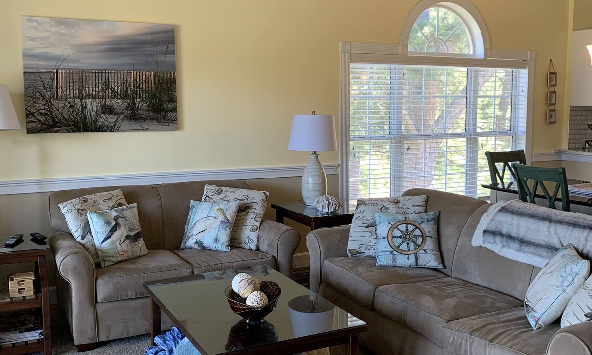 Central Myrtle Beach Condo | Cozy Retreat in Myrtle Beach: On-Site Golf and Pools! Only 1 mile to Beach!