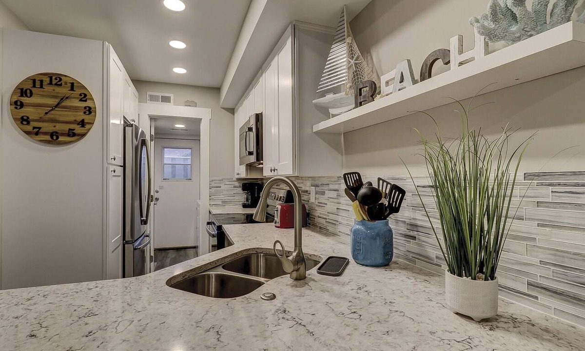 North Forest Beach Condo | Cozy Retreat! Short Walk to Coligny Plaza and the Beach!