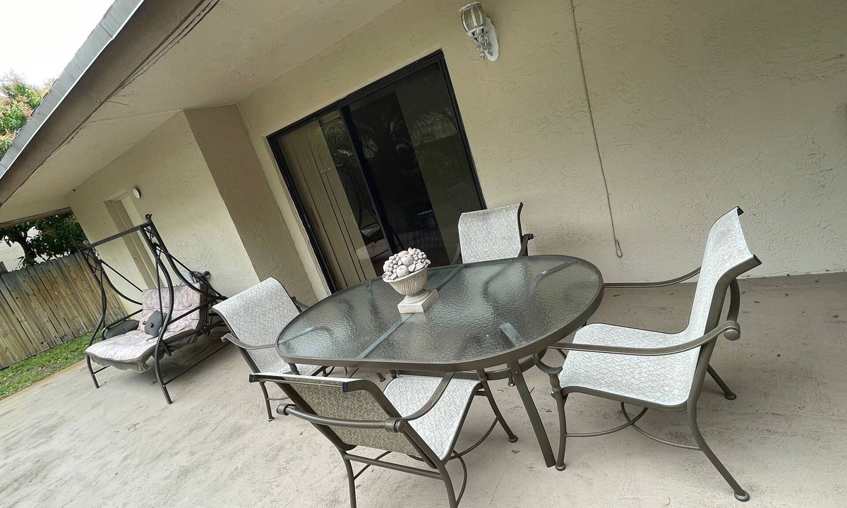 Tamarac House | Cozy room with private bathroom and entrance