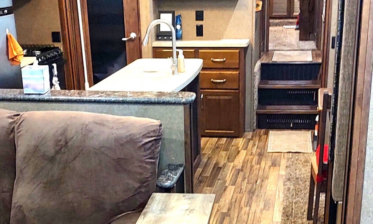 Silver Springs House | Cozy RV in Enchanting Silver Springs with WiFi, AC, TV, fire pit & horse stable