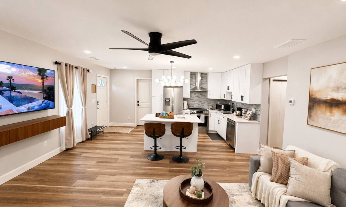 Cliftondale House | Cozy & Spacious 2BR Private Suite Near ATL Airport