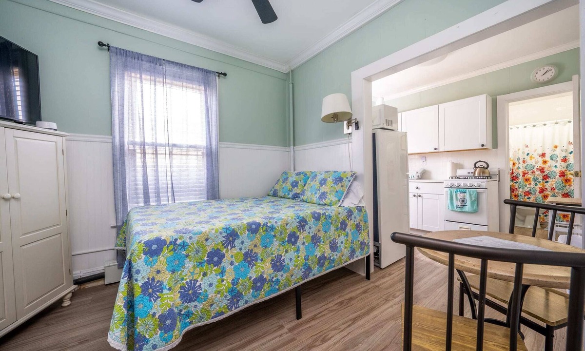 Ocean Grove Apartment | Cozy Studio 2 Blocks to Beach & Main Ave | Full Kitchen | Near Asbury Boardwalk