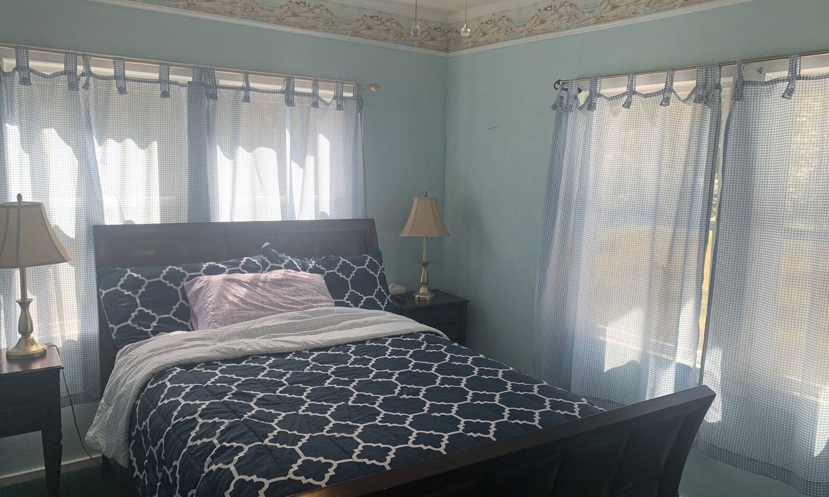 Tallahassee Apartment | Cozy Studio apartment with cabin feel