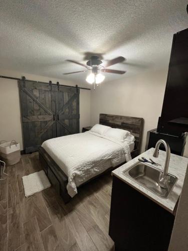 Hialeah House | cozy studio apartment with private entrance and patio
