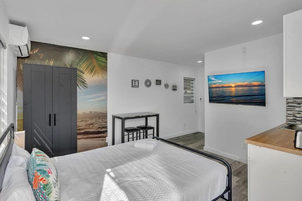 Dania Beach Apartment | Cozy Studio Near Hollywood Beach and Casino