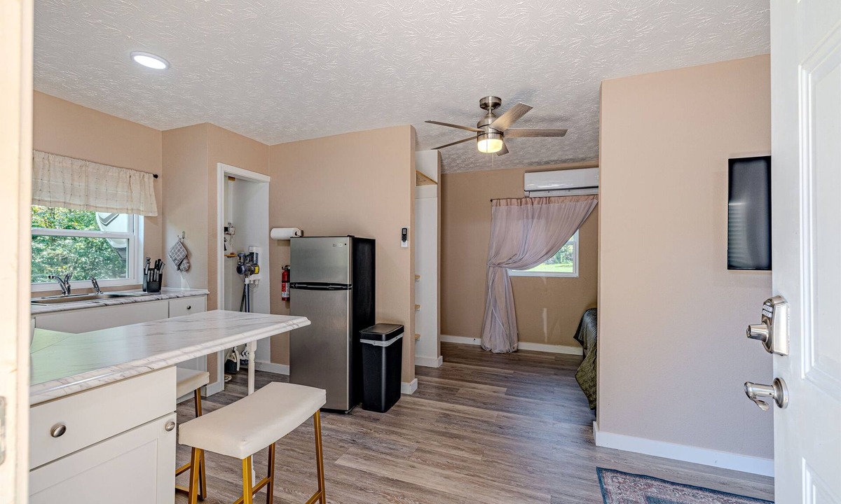 Newport Apartment | Cozy Studio Retreat Close to East TN & SC Sites