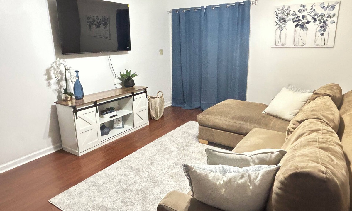 Tallahassee House | Cozy Tallahassee Townhome- Economical monthly stay - Fast WiFi