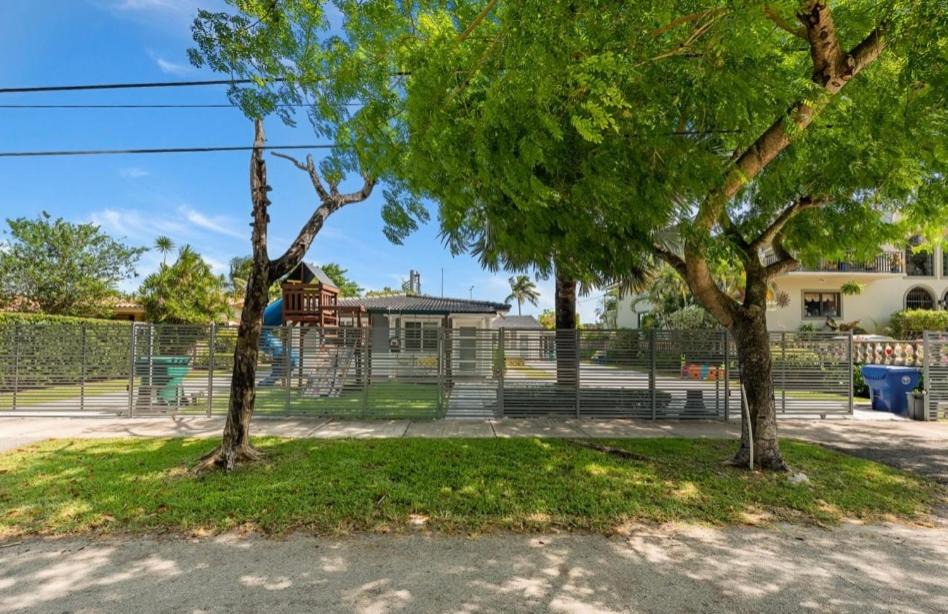 West Little Havana House | Cozy Triplex centrally located