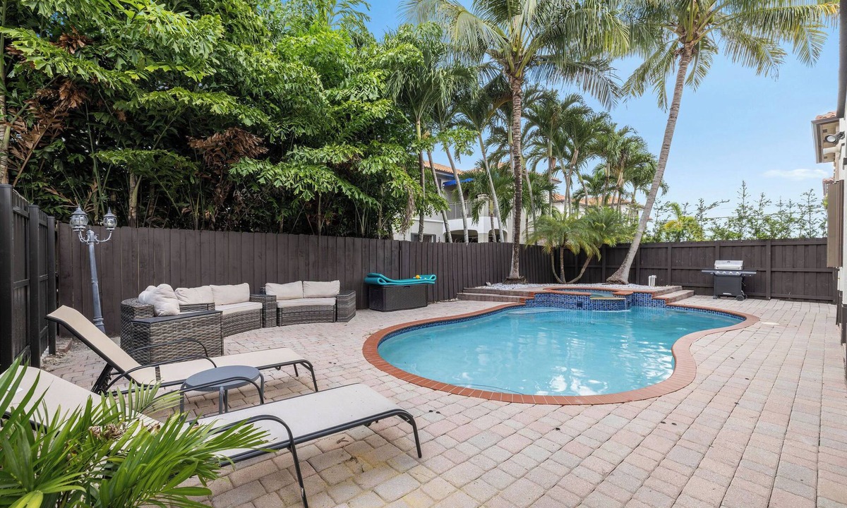Tamiami House | Cozy Tropical Pool Retreat in Miami