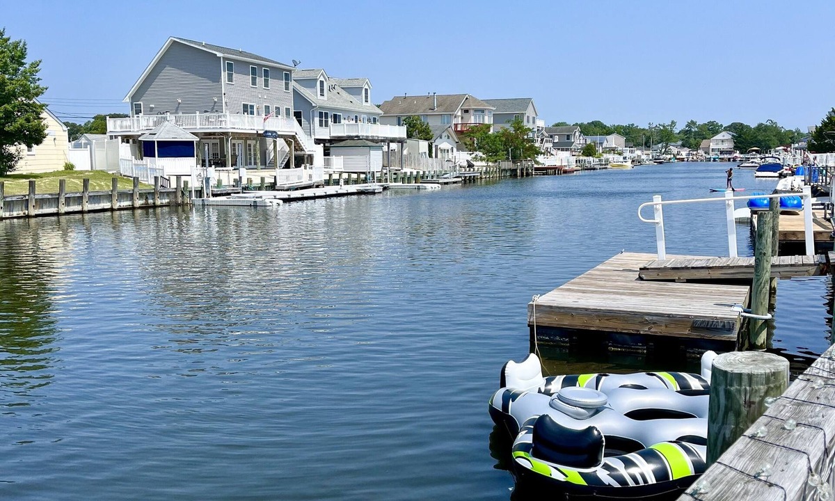 Mystic Island House | Cozy, Waterfront Cottage Near Historic Town. Hot Tub!