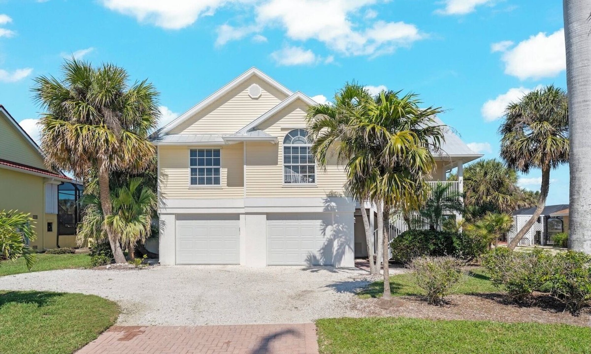 Beachview Country Club Estates House | Cozzi Casa: Pool Home With Elevator in Beachview Estates