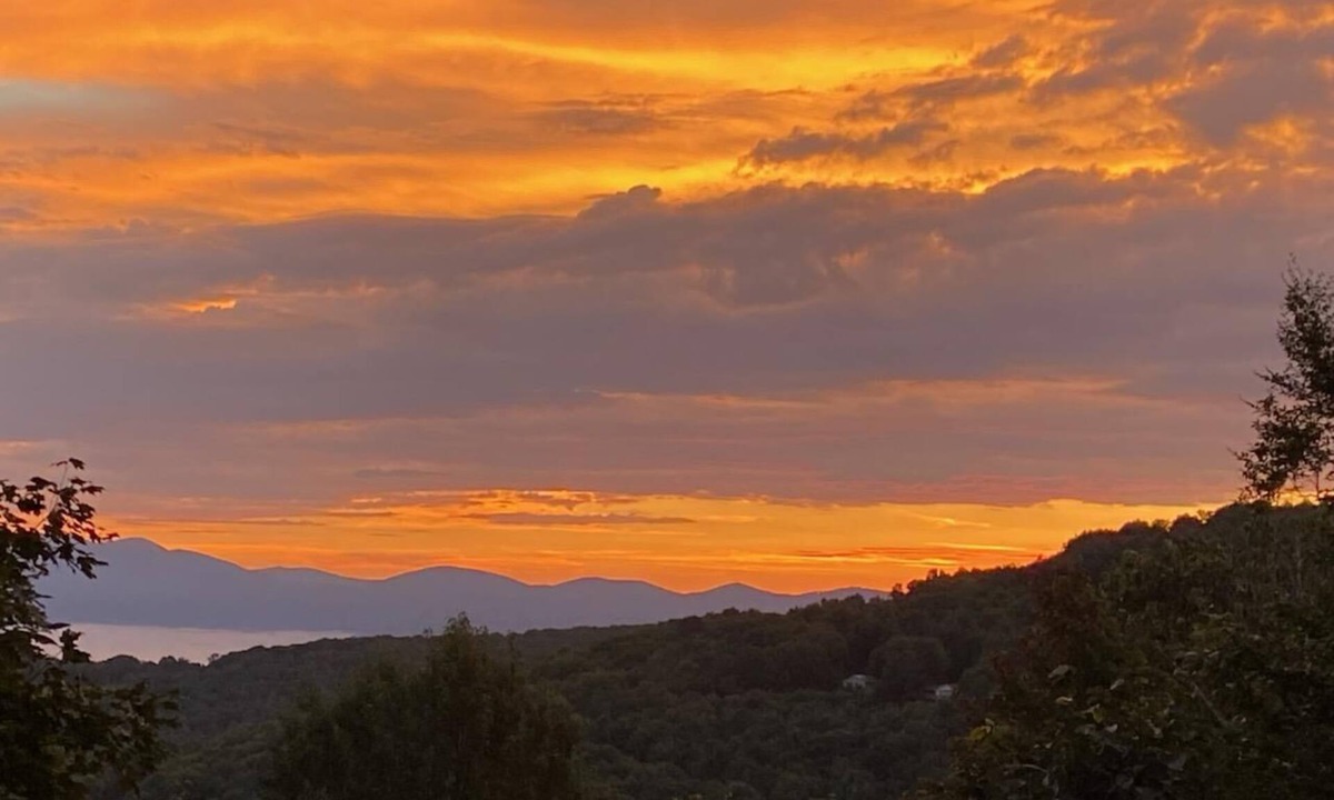 Beech Mountain House | CR-152 Discounted Concert Packages! Cardinal Crossing Long Range views